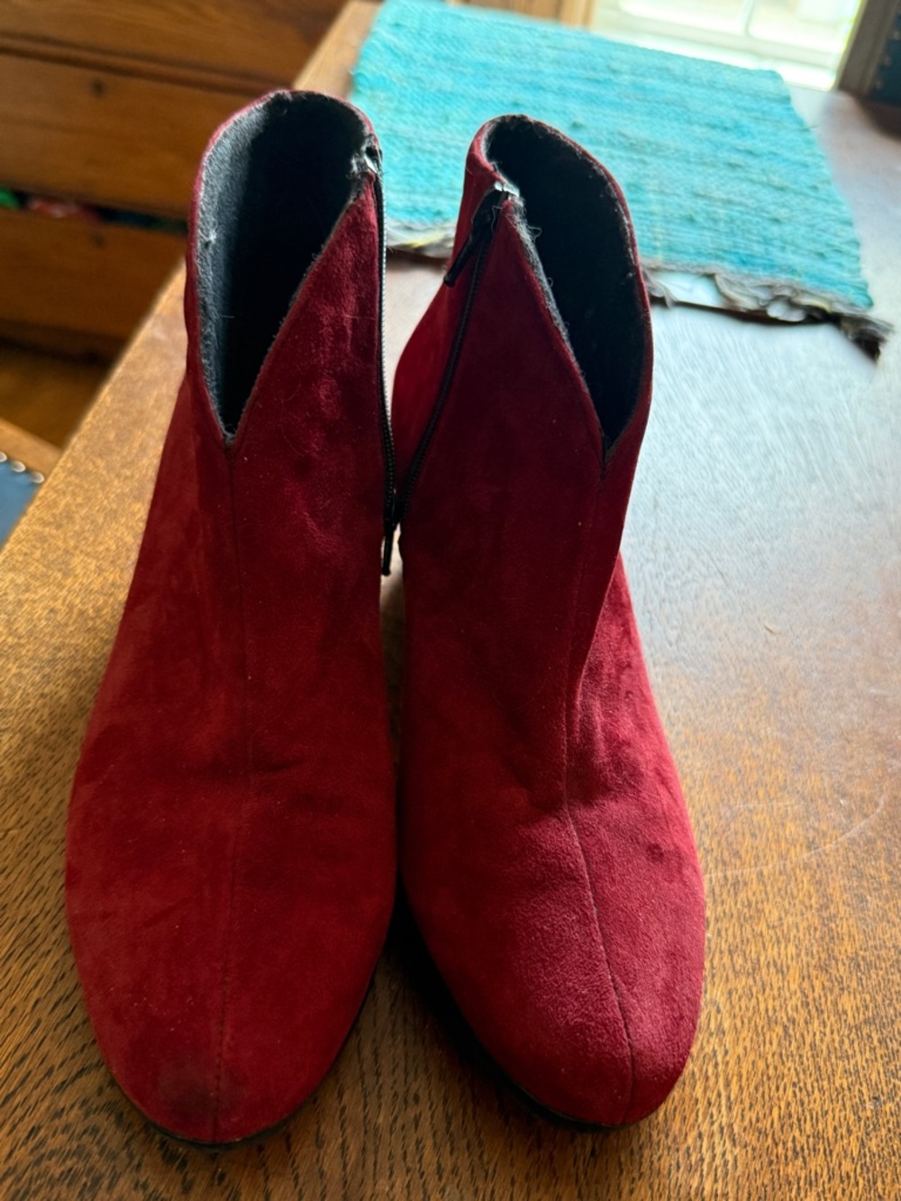 Munro suede booties
Womens size 8
Fits like a glove